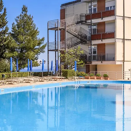 Aparthotel Hotiday Collection - *